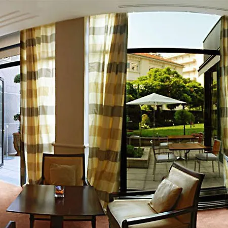 Aparthotel Warwick Reine Astrid -