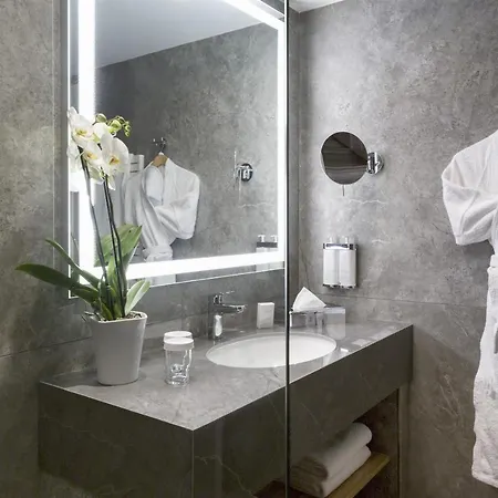 Aparthotel Warwick Reine Astrid - 4*