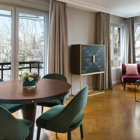 Aparthotel Warwick Reine Astrid -