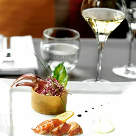 Warwick Reine Astrid - Aparthotel Lyon