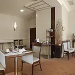 Apartmanhotel Warwick Reine Astrid - Lyon