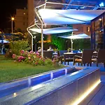 Warwick Reine Astrid - Apartmanhotel 4*
