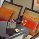 Warwick Reine Astrid - Apartmanhotel 4*