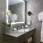 里昂华威雷奥斯特公寓式酒店