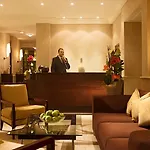 里昂华威雷奥斯特公寓式酒店 4*