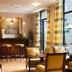 里昂华威雷奥斯特公寓式酒店 4* 里昂