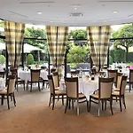 里昂华威雷奥斯特公寓式酒店 公寓式酒店