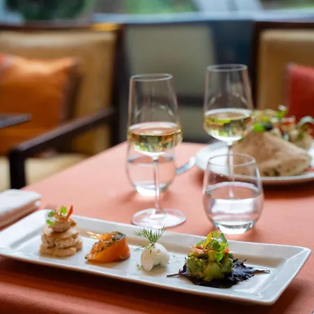 Warwick Reine Astrid - Appart hôtel 4*