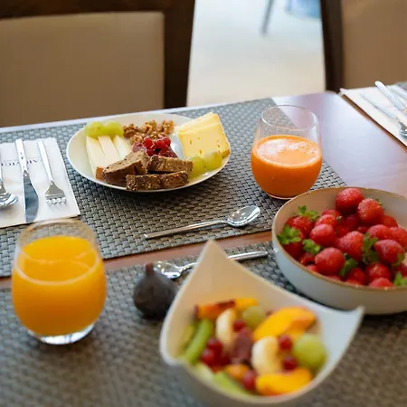 Aparthotel Warwick Reine Astrid -