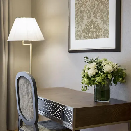 Warwick Reine Astrid - Appart hôtel 4*