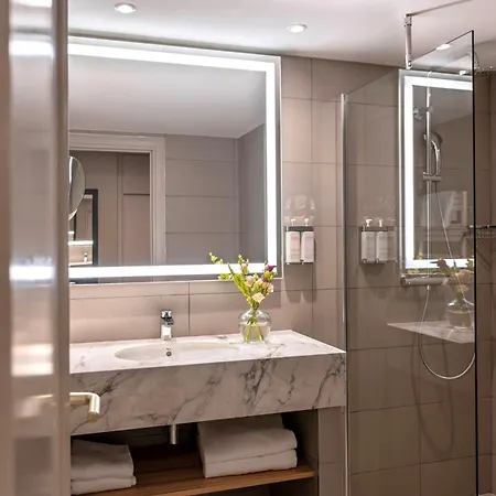 Warwick Reine Astrid - Apart-hotel Lyon